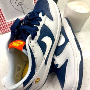 Brand new
Size 8 in women or 6.5 men/youth 
No box 
Never worn only tried @ home